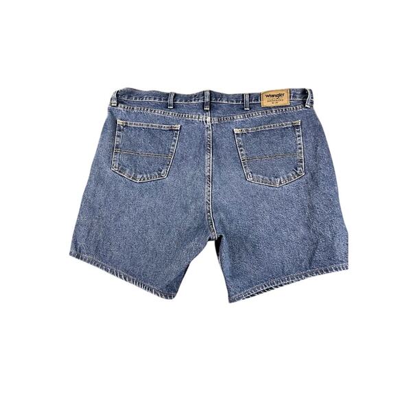 Wrangler Authentics Men’s Denim Jean Shorts Size 42 Relaxed Fit Blue - Picture 2 of 9